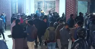 অবরুদ্ধের ১২ ঘণ্টা পর মুক্ত ভিসি; শাকসু নির্বাচনের দাবিতে আজ দিনভর কর্মসূচি